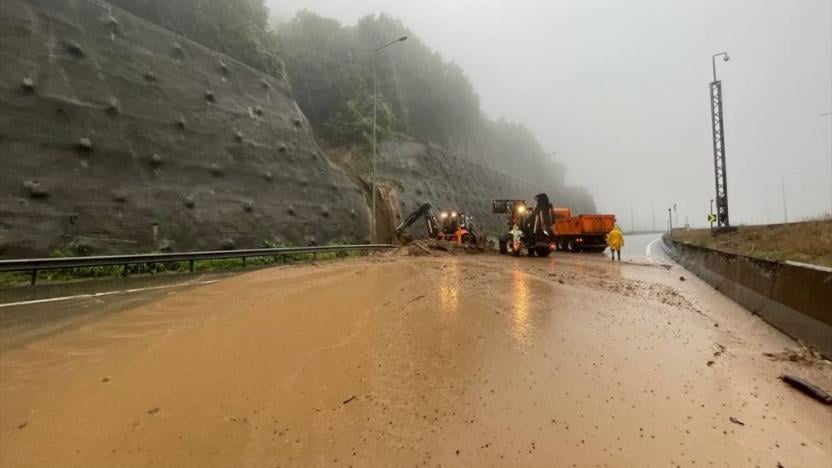 TEM Otoyolu nun Ankara-İstanbul yönü trafiğe kapatıldı